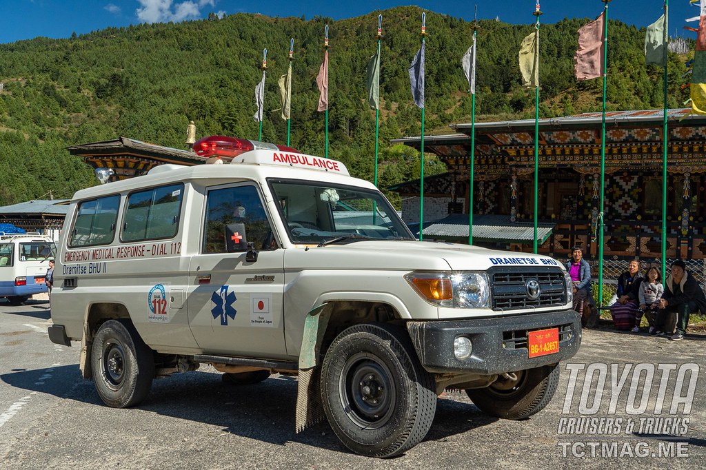 FJ70 Ambulance near Trongsa