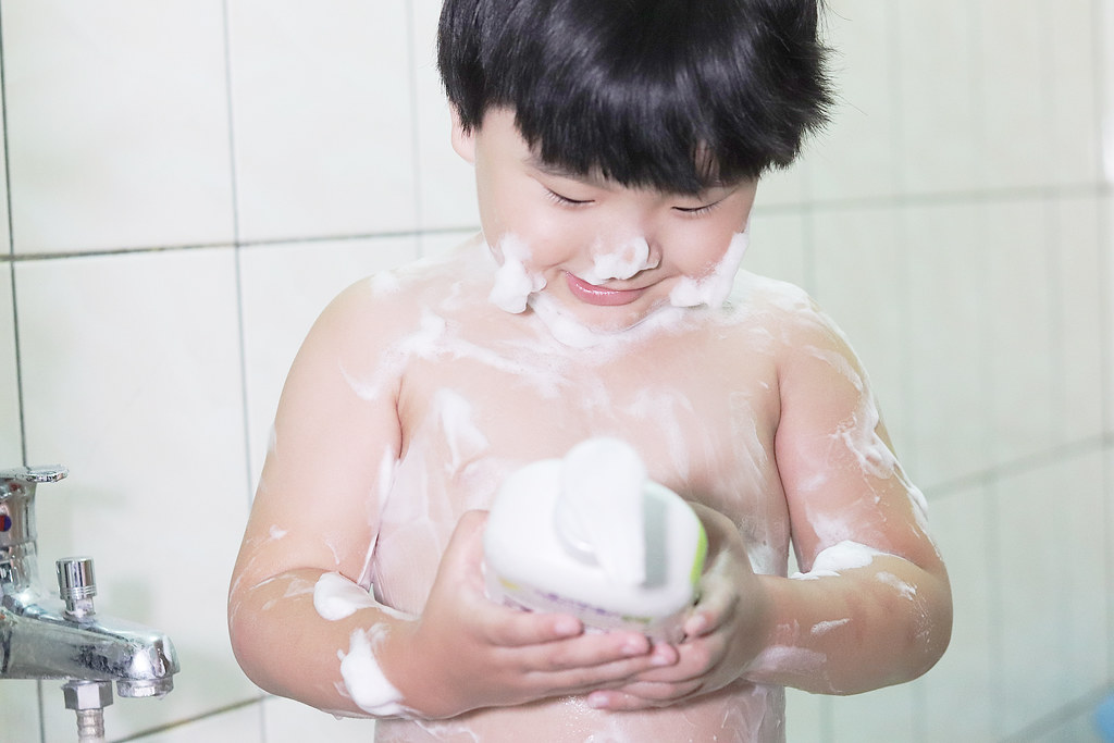 日本牛乳石鹼 牛奶潤膚沐浴乳 (15)