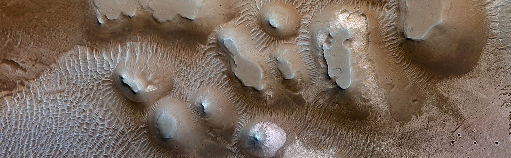 Mars - Light-Toned Deposits along Ius Chasma Wallrock