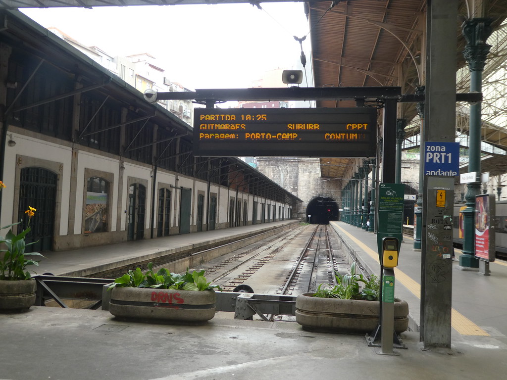 Platform on Sao Bento Station, Porto