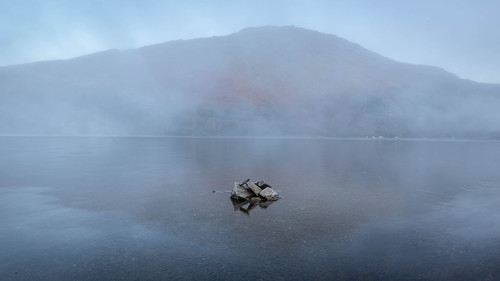 llyngwynant nantgwynant northwales snowdonia dawn lake sunrise water fog mist reflection