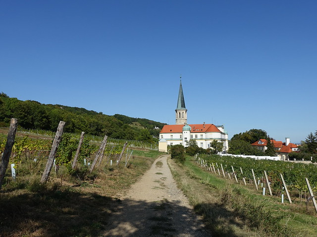 Kirche und Schloss von Gumpoldskirchen