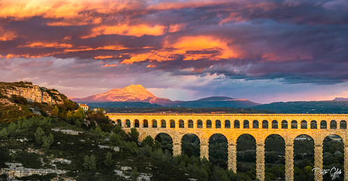 sainte victoire nature landscape sunset aix provence paca bridge moutain clouds aqueduct orange rose