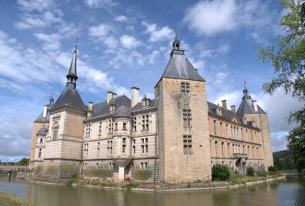 Le Chateau de Sully, demeure d'Amélie Mac Mahon, Duchesse de Magenta