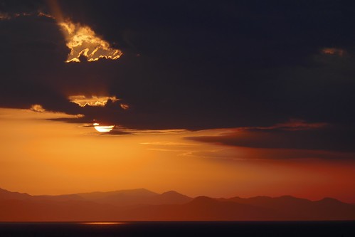 balcorama sunrise clouds nuvole silhouettes mountains sea mare sun sole liguria italy italia alba dawn sunbeams raggi montagne appennini layers orange quasi doppia