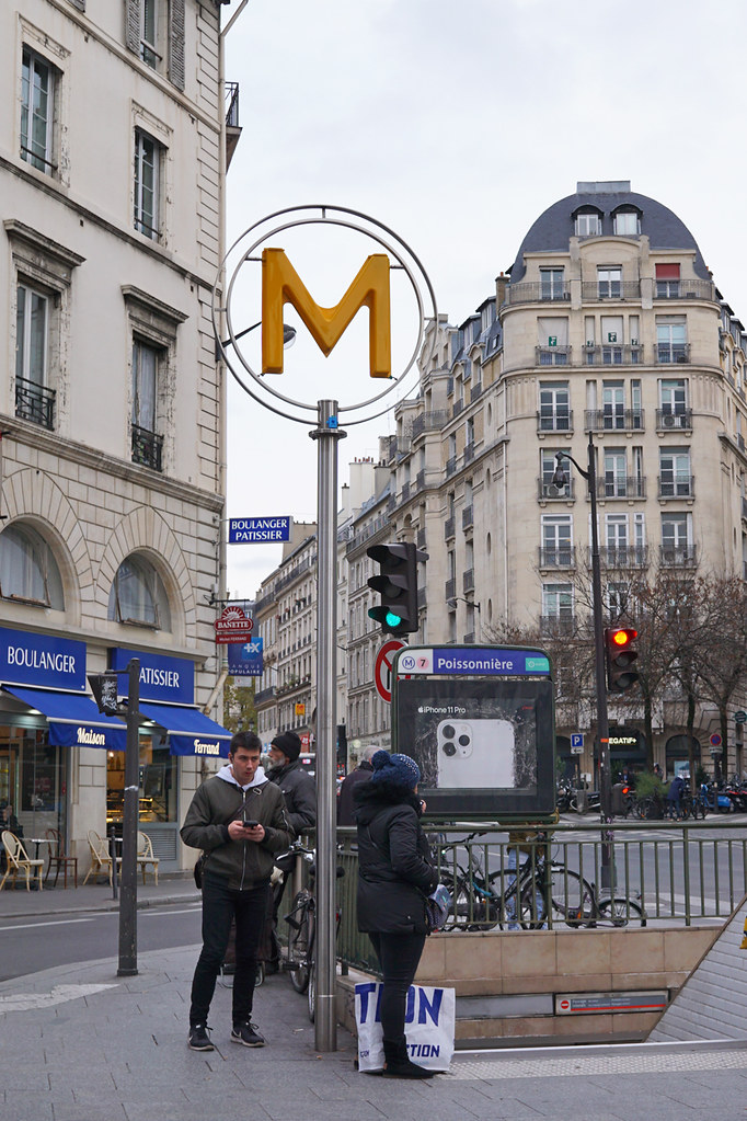 Paris Métro - Poissonnière | Neil Pulling | Flickr