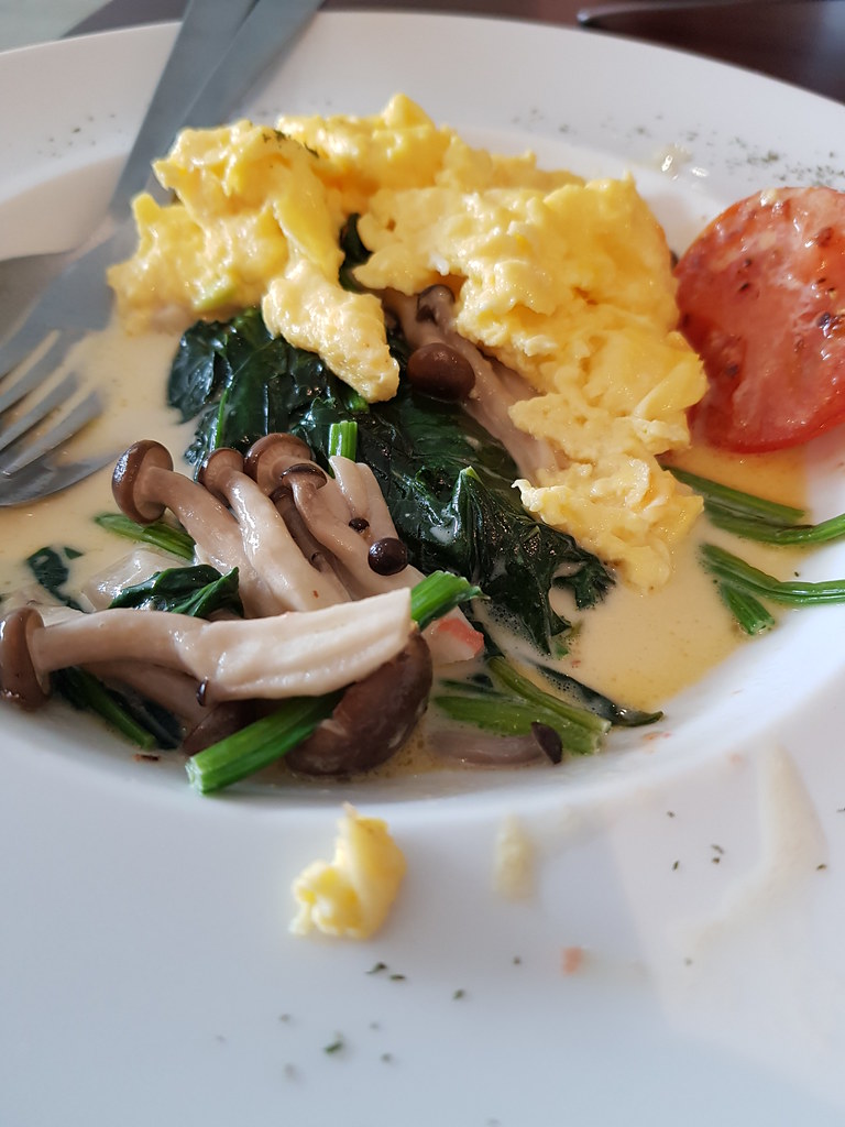 佛羅倫薩蘑菇配美式炒蛋 Mushroom Florentine with Scrambled Egg rm$15.90 @ Little Wonders Cafe SS18