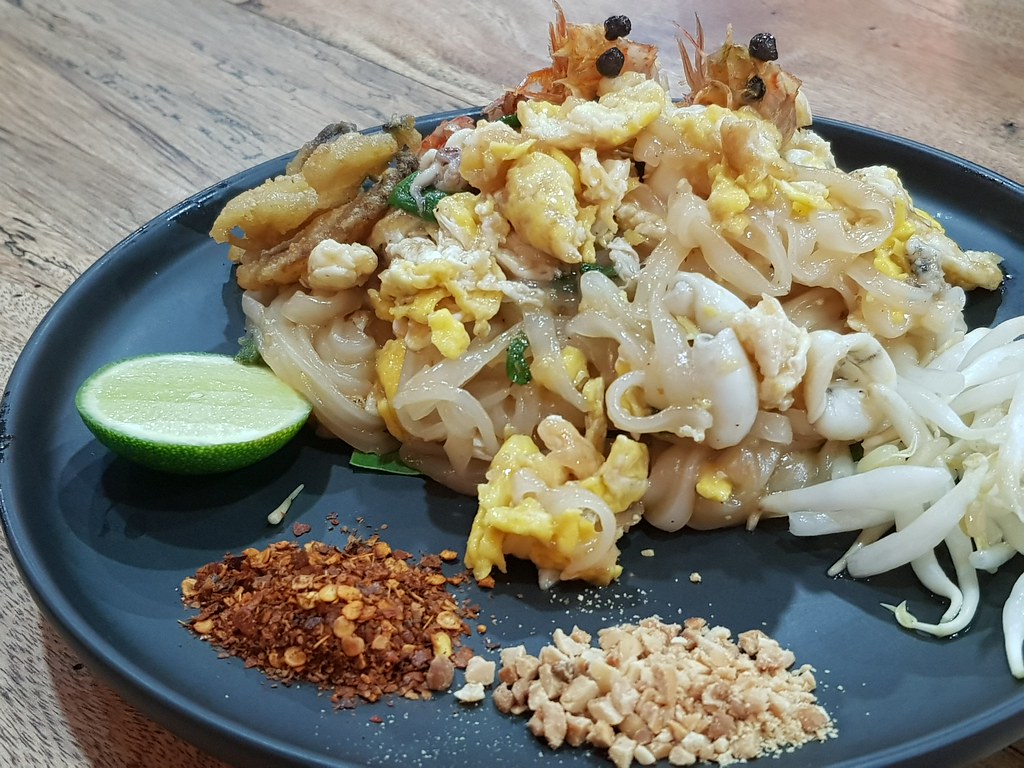 泰式海鮮炒河粉 Seafood Phad Thai rm$15.50 @ Aroi Thai in Damen USJ