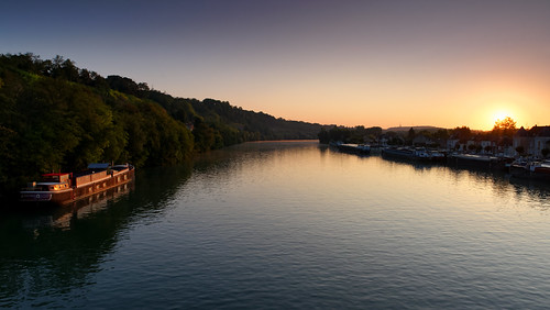 river seine nature landscape outdoor pentaxk1 sunrise harbor architecture sun morning dawn barge boat france europe