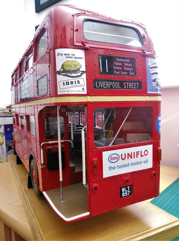 Hachette 1/12 construir el clásico Routemaster Britains más emblemáticos de bus número 57 
