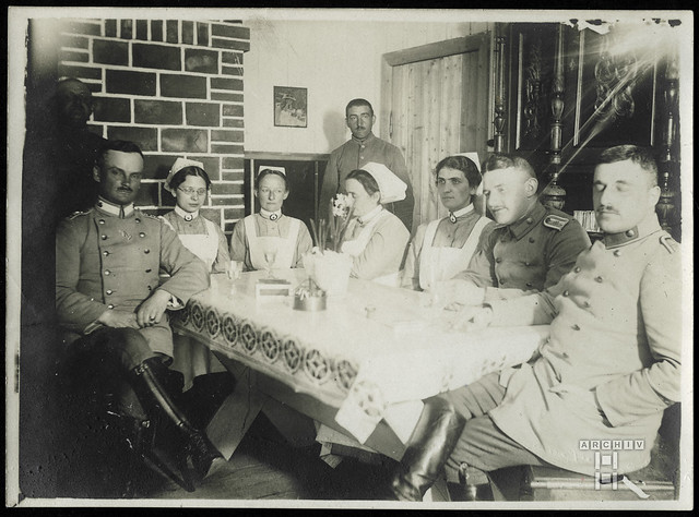 ArchivTappenY559 WWI, Offiziere und Krankenschwestern, 1914-1918