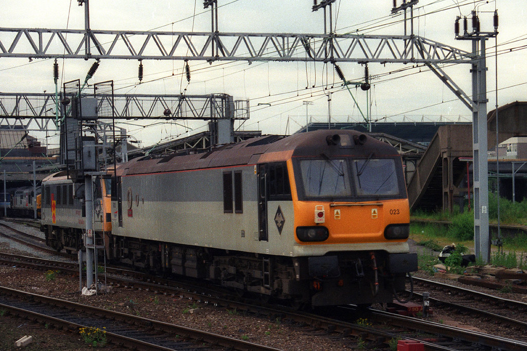 92023 & 90136, Crewe, June 14th 1999
