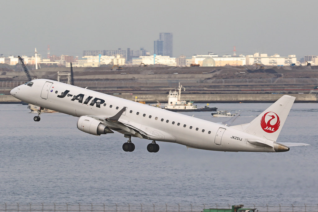JA251J - E190 - Japan Airlines