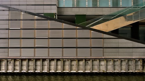 nikond300 nikonafnikkor24mm128d edk7 2012 uk england london londonboroughoftowerhamlets towerhamlets isleofdogs docklands westindiadock canarywharf bellmouthpromenade bellmouthpassage skyscraper modern postmodern architecture officebuilding structure engineering mechanical water weatheredwood window reflection cladding line slope sunrise