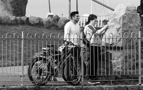 coast coastal seaside eastlothian northberwick northsea firthofforth forth riverforth rnbforth rnbfirthofforth scotland street candid peoplewatching promenade man woman bicycle cycling