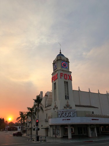 fox bakersfield theater theatre sunset historic 1930 neon marquee clock clocktower