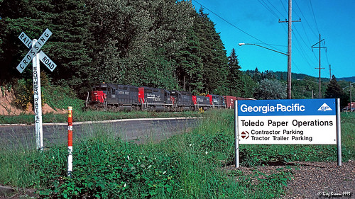 southernpacific sp willamettepacific wprr sporegondivision emd gp40 slug locomotive trains railroads oregon toledohauler toledo