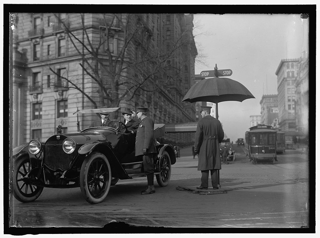 DISTRICT OF COLUMBIA; TRAFFIC. STOP AND GO SIGNS (LOC)