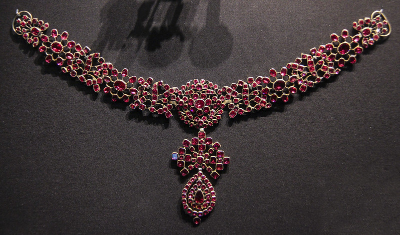 Necklet and Pendant, England, about 1760-80, Garnets set in silver