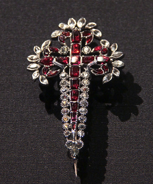 Pendant badge of the Order of St James of the Sword, Portugal, 1700-20 garnets and white topaz borders set in silver.