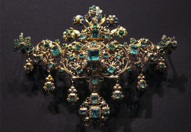 Bodice ornament, Spain, 1700-15, Colombian emeralds and table-cut diamonds set in gold with enamel