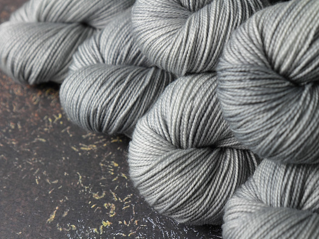 Favourite Sock – pure Merino 4 ply/fingering weight wool superwash hand dyed yarn 100g – Silver (pale grey)
