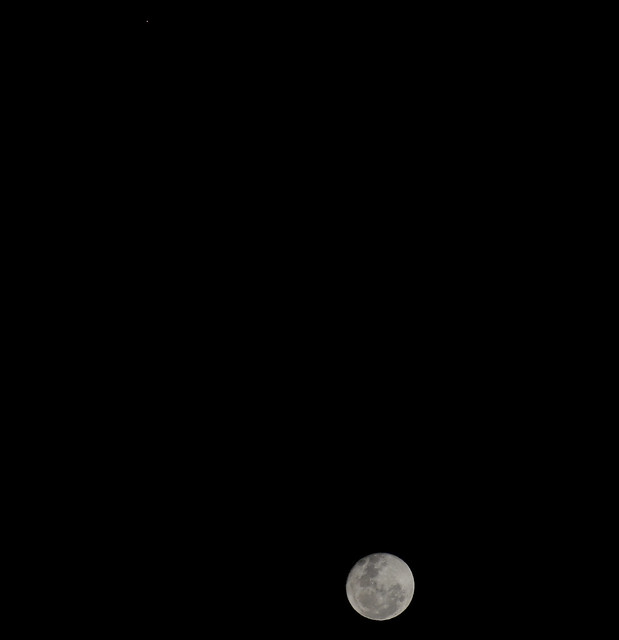 Maxi-Mars and mini-moon on 3.10.2020 over Melbourne.