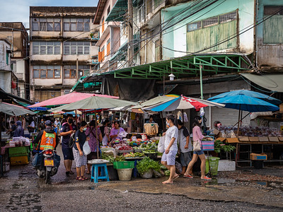 Phra Khanong Market