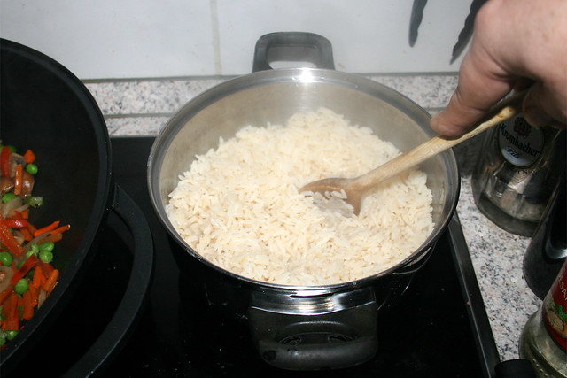 35 - Loosen rice / Reis auflockern