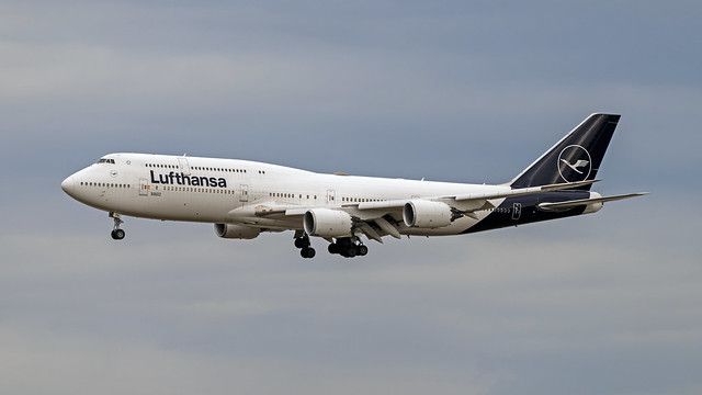D-ABYA LUFTHANSA BOEING 747-8