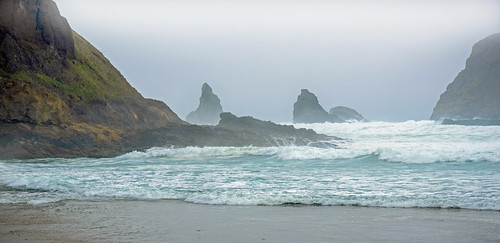 jeffreyneihart nikon nikond7200 nikon1680284 nikkor pacificocean haystack rockformations waves surf sand oregon beach fog foggy