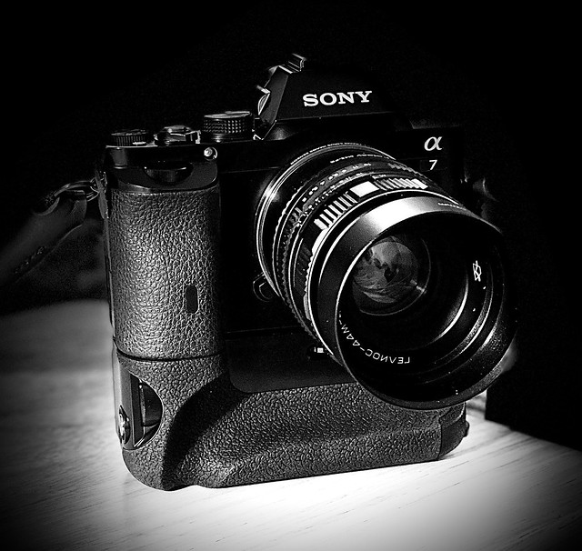 Extended Grip for the Sony A7 - nice!
