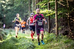 Podzimní barevnou galerii nabídl půlmaraton v Českém lese