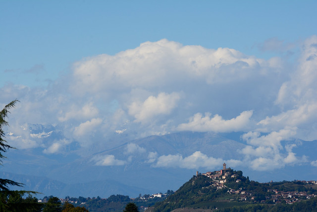 DSC_0618_6360 _ Panorama con Monticello d'Alba -