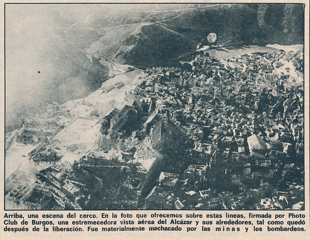 Vista aérea del Alcázar tras el asedio en 1936. Publicada en "El Alcázar de Toledo: una gesta heroica de carácter universal" de La Actualidad Española (número 13 de la serie "Guerra de España")