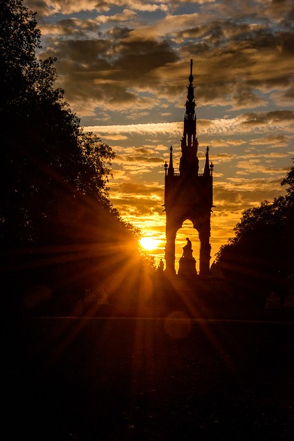 Sunset at Albert Memorial, Kensington Gardens, London 🇬🇧 🌇