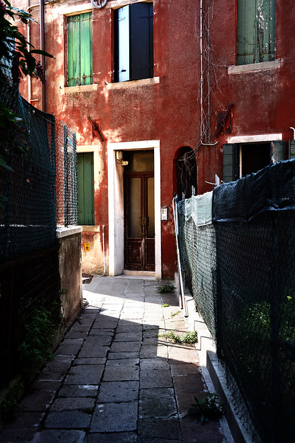 Tür in Venedig