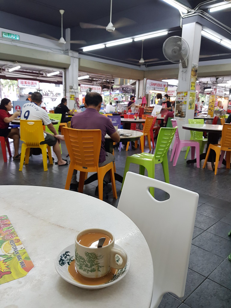 豬肉粉 Pork noodle rm$6.50 & TehC 奶茶 rm$2.10 @ 威威美食坊 Restoran Wai Wai in Puchong Taman Meranti Jaya