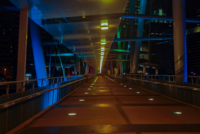 Abendliche Kurilpa Bridge in Brisbane