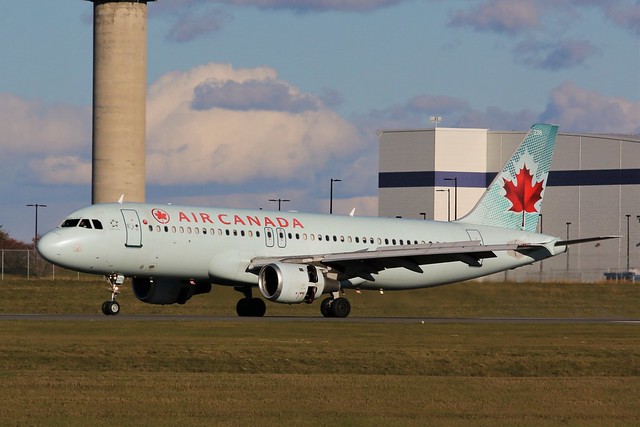 Air Canada C-FPDN
