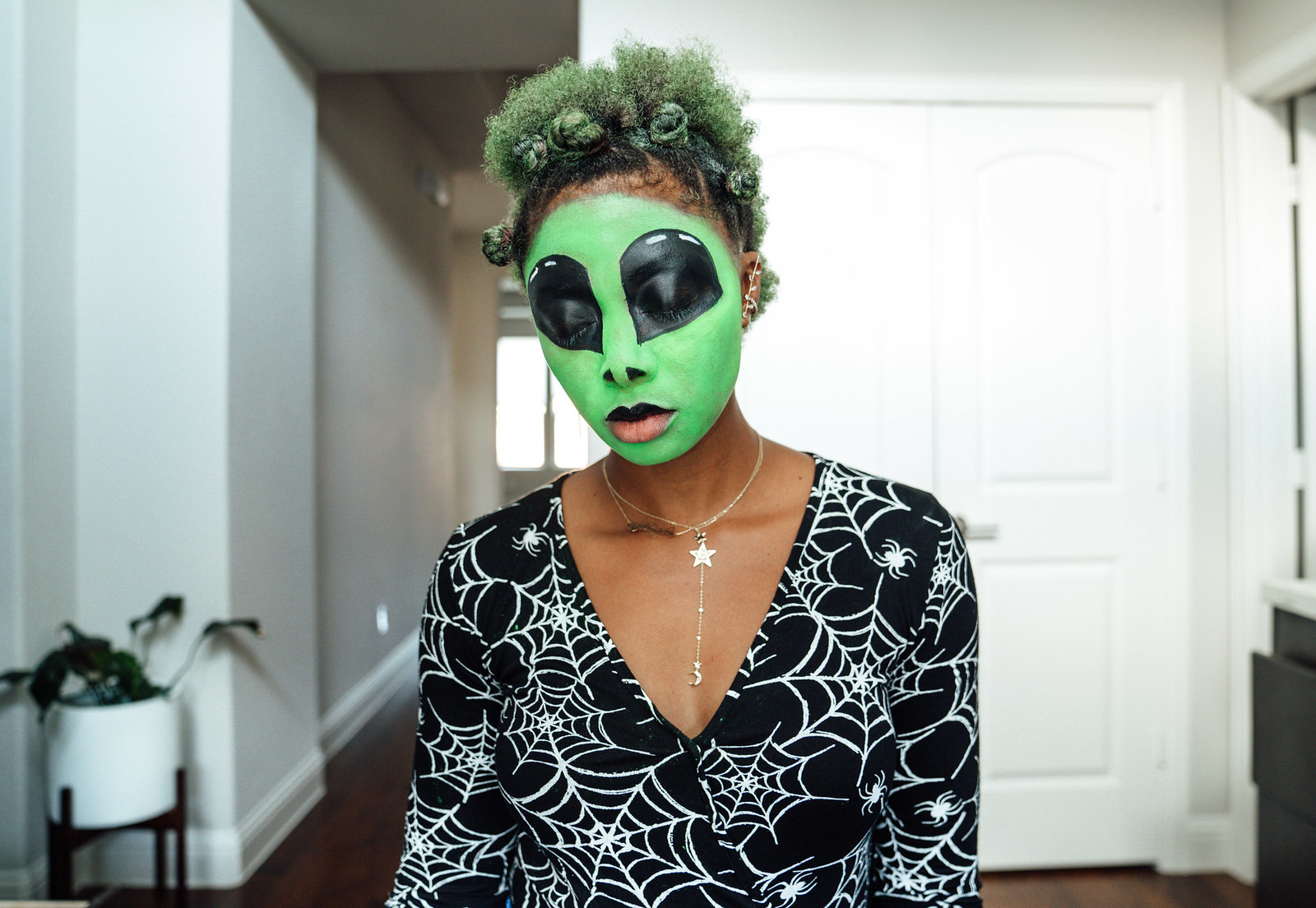 simple alien makeup