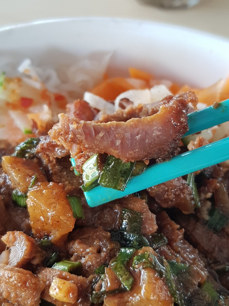 豬扒冷米粉 Pork Chop cold noodles rm$7 & 拉茶 TehC tarik rm$2.80 @ Mayang Oasis Food Court SS26