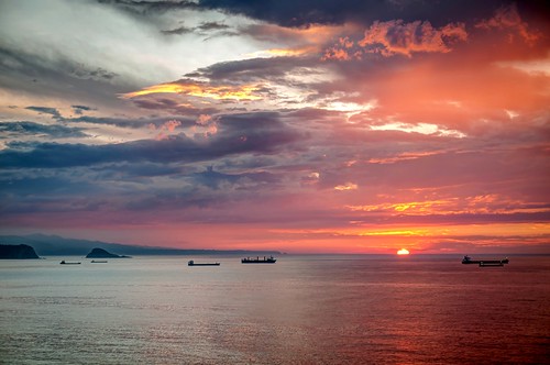 asturias avilés ría mar cantábrico costa barcos cargueros buques atardecer ocaso sheeps sea seascape coast sunset