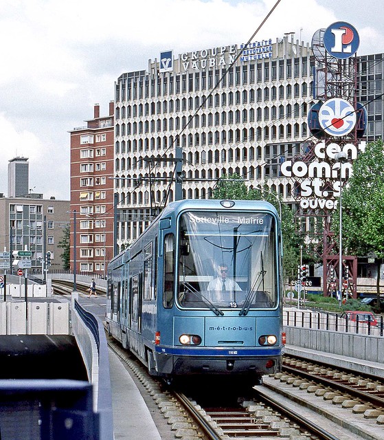 Metro de Rouen: Tram 116 on reserved track in Avenue de Caen, St. Sever