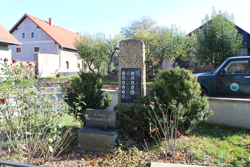 Pomník obětem 1. světové války v Černínech