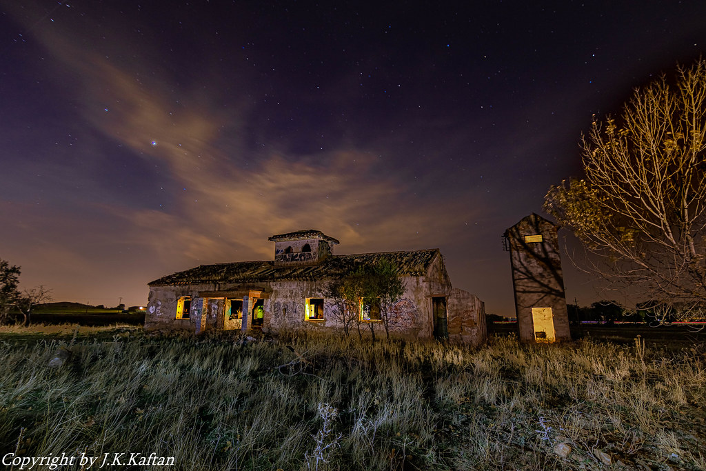 A Nocturnal in an abandoned ruins .., Una Nocturna en unas ruinas abandonadas..