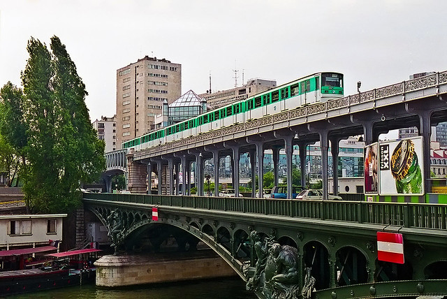 Pont de Bir-Hakeim, Paris, France, August 1996