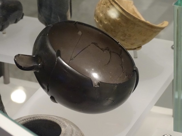 Obsidian spouted cup (Tepe Gawra, ca. 4300 BCE)