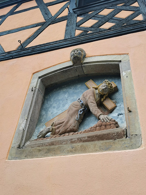 Jolie gravure du Christ à la place d'une fenêtre