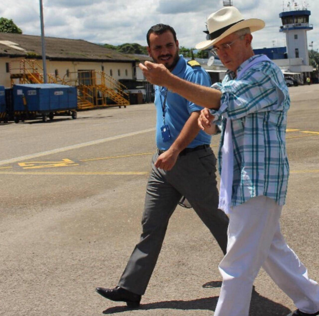 En 2018, David Cataño acompañó amistosamente a Uribe en sus trayectos de campaña por el oriente colombiano.